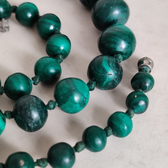 Vintage hand carved genuine graduated striped malachite beads necklace - Picture 5 of 16